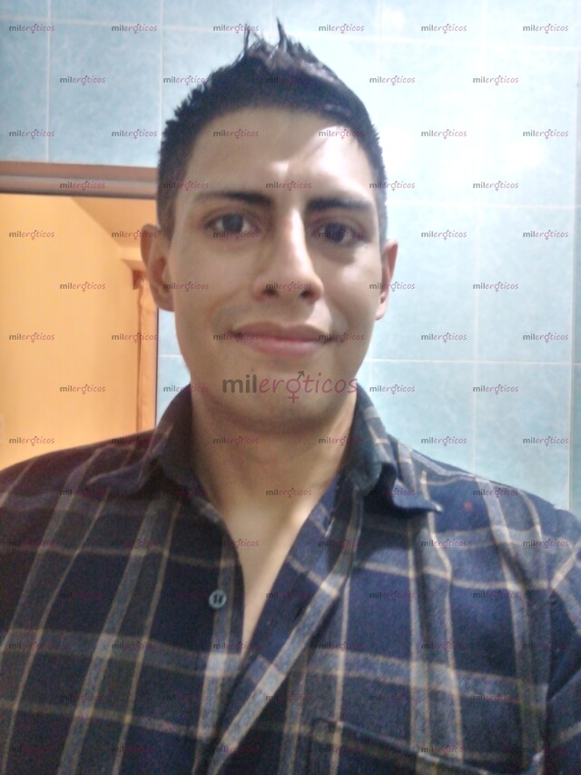 FOTOS DE JOVEN CHAKAL Y TIERNO A LA VEZ 100% ACTIVO