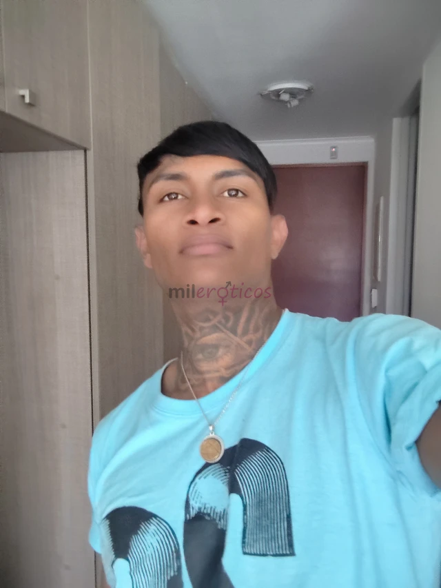 Joven negro colombiano caliente ofrece sus servicios para mujeres y hombres trans y gays estoy aqui para complacer a toda nuestra comunidad soy una pe...