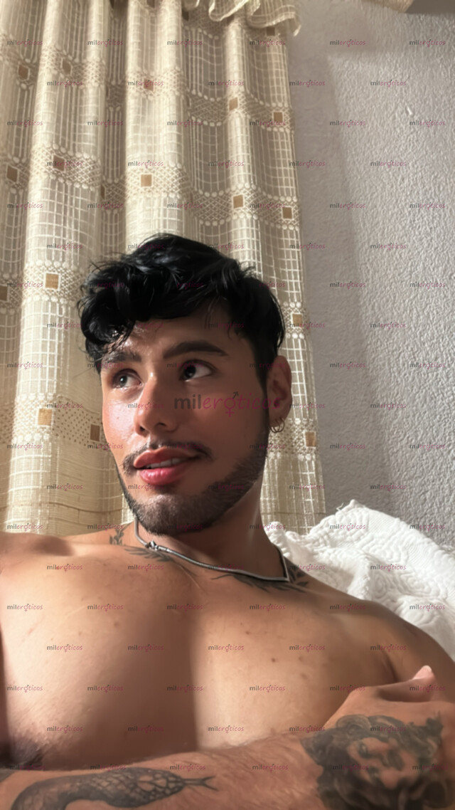 FOTOS DE ENTRNADOR CACHONDO CON CULO AGUANTADOR Y VERGA LLENA DE LECHE