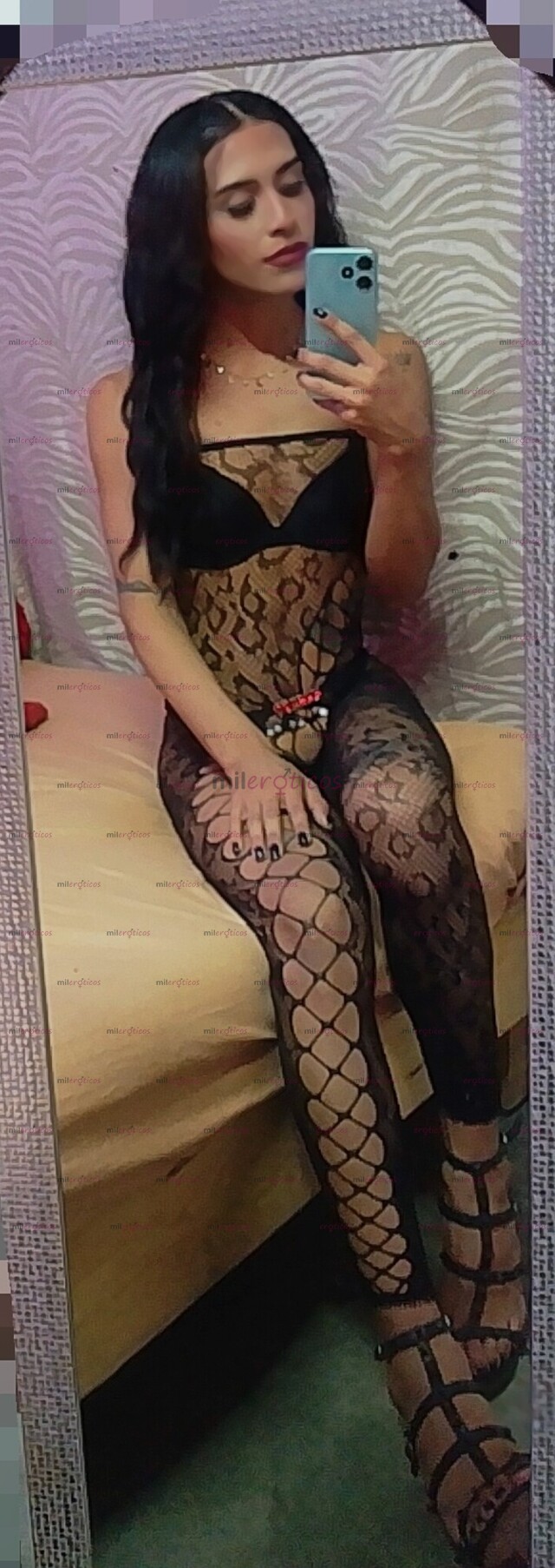 FOTOS DE UNA FLAQUITA CON UN RICO CARAMELO PARA DISFRUTAR