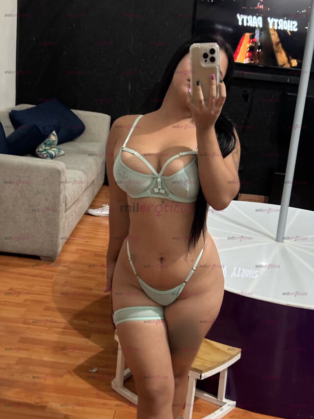 FOTOS DE ROXANA DE 20 AÑOS RECIÉN CUMPLIDOS, SÚPER GUAPA, SEXY Y CACHONDA CON LUGAR