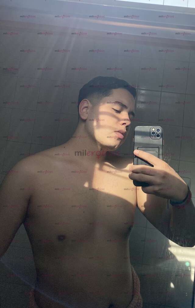 FOTOS DE COMPLACIENTE , ESTUDIANTEDECONTADURÍAPÚBLICA , SERIO Y ESPONTÁNEO