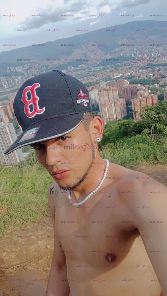 FOTOS DE HOLA SOY PIERO , POLLO COMPLACIENTE EN MEDELLÍN. NOS CONOCEMOS Y NOS DAMOS LECHE