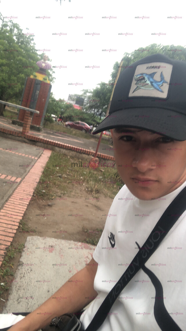 FOTOS DE CHICO SERIO MENTE ABIERTA VERSÁTIL (0 PLUMAS)