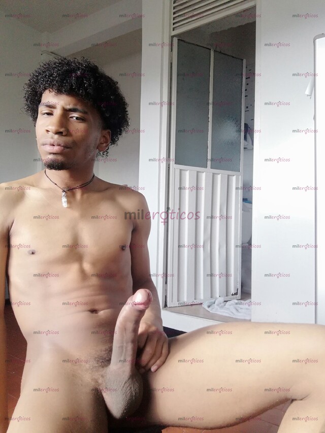 FOTOS DE JOVEN NEGRO XXL COMPLACIENTE DISPONIBLE PARA TI