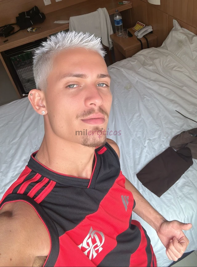 Recem chegado em sp carioca 23 anos bronzeado de praia olhos verdes cabelo castanho 1 80 de altura 67 kg leite sempre farto curto tudo sem frescura pe...