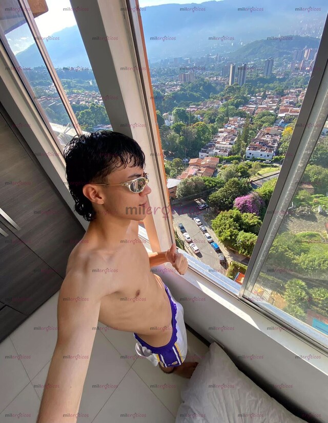 FOTOS DE CHICO JOVEN HETEROCURIOSO CON BUENA VERGA.