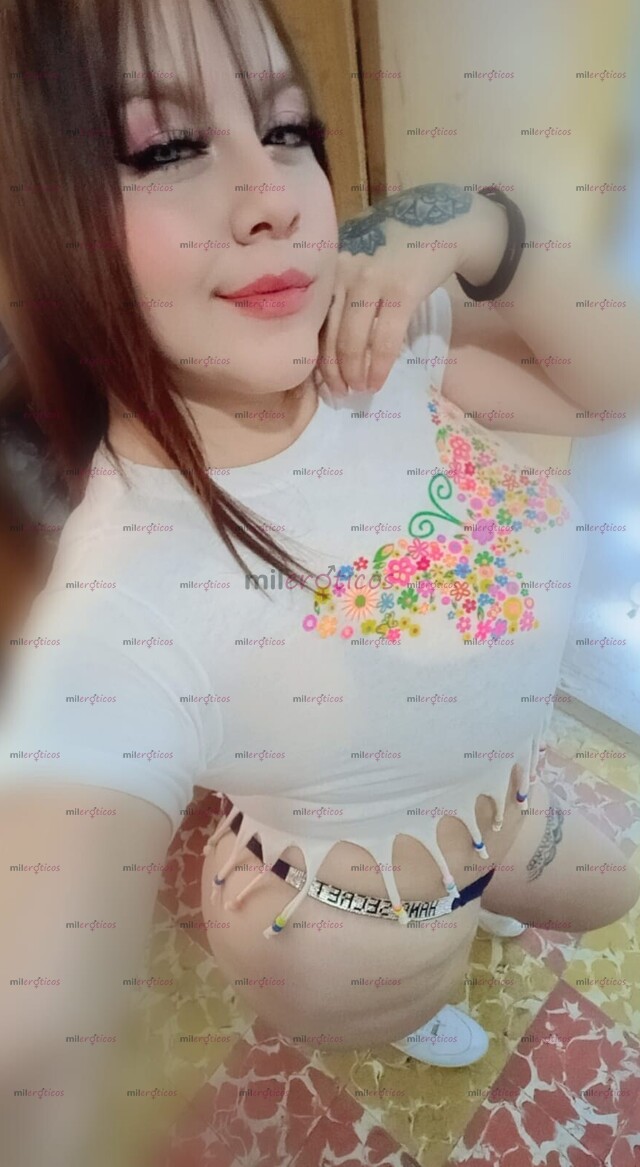 FOTOS DE FANNY, CON PIERNAS SUCULENTAS OLIENDO DELICIOSO