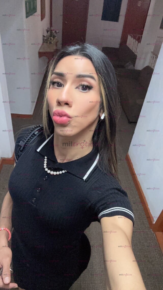 FOTOS DE FEMENINA APRETADITA MAMADORA Y DOTADA PARA SERVIRTE