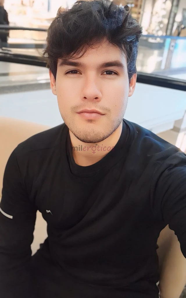 Hola soy cris un chico joven de 23 anos lindo guapo decente muy relajado vengo esta app para conocerte y complacer todos tu deseos fantasias fetiches...