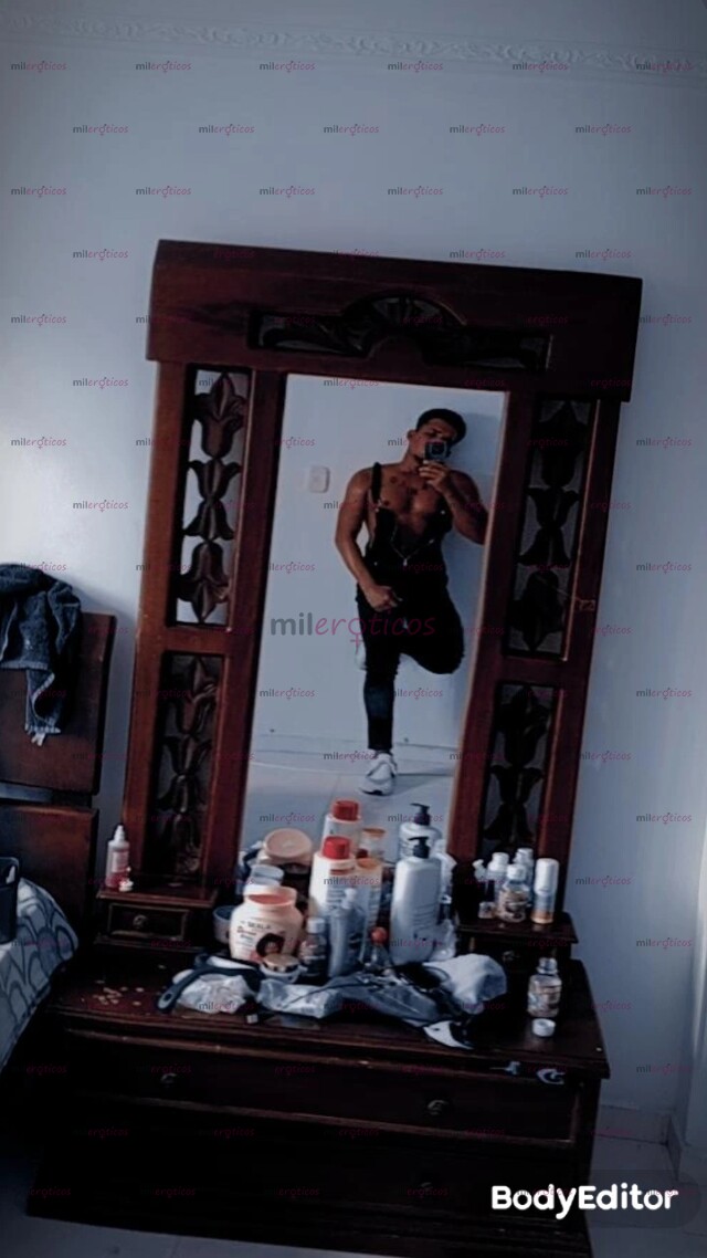 FOTOS DE MORENO DOTADO CON UNA VERGA GRANDE Y LLENA DE LECHE