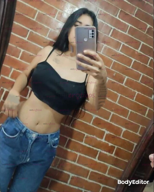 FOTOS DE TETONA, NNALGONA Y BIEN PUTA EN LA CAMA 100%REAL