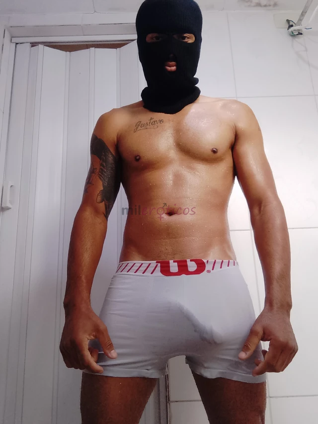 Ola sou rodrigo tenho 33 anos de idade 1 75 de altura sou baiano dotado 20 cm atendo casal mulheres e sou hetero atendo apenas mulher ou casal sou leg...