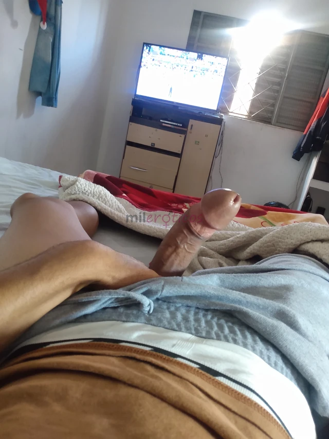 Ola sou rodrigo tenho 33 anos de idade 1 75 de altura sou baiano dotado 20 cm atendo casal mulheres e sou hetero atendo apenas mulher ou casal sou leg...