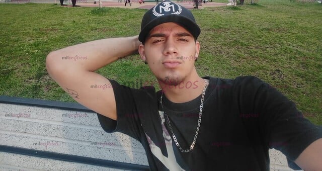 FOTOS DE JOVEN ARRECHO CON BUENA VERGA Y BUEN CUERPO CON SITIO PRIVADO