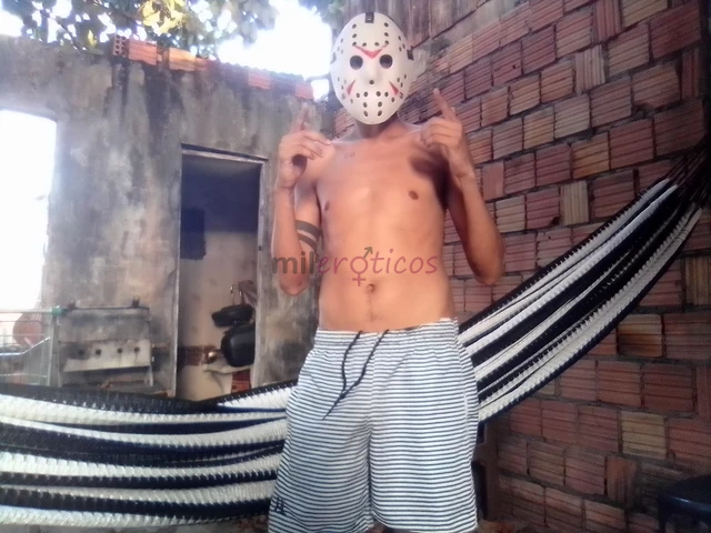 Moreno 22 anos magrinho 1 71 de altura versatil do pau grosso atendo homens solteiros ou casados nao tenho local atendo externo local e transporte por...