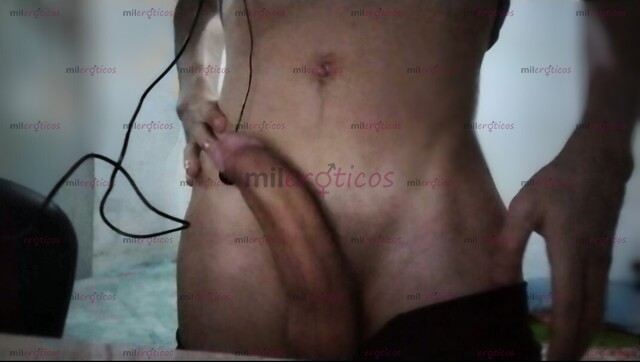 FOTOS DE JOVEN DELGADO DE 20 AÑOS, PARCHADO Y CON BUEN PENE