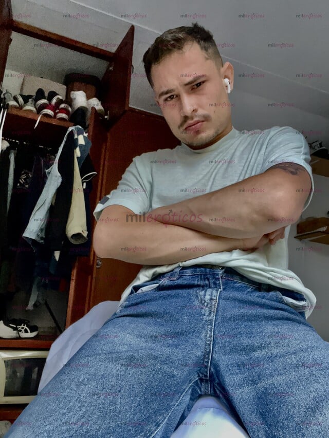 FOTOS DE CHICO ACTIVO DE PASO CON GANAS DE DARTE UN BUEN RATO DE PLACER