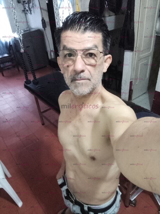 FOTOS DE MASAJES RELAJACION SOLO PARA HOMBRES DE ASPECTO VARONIL ACTIVOS SOLVENTES MAYORE