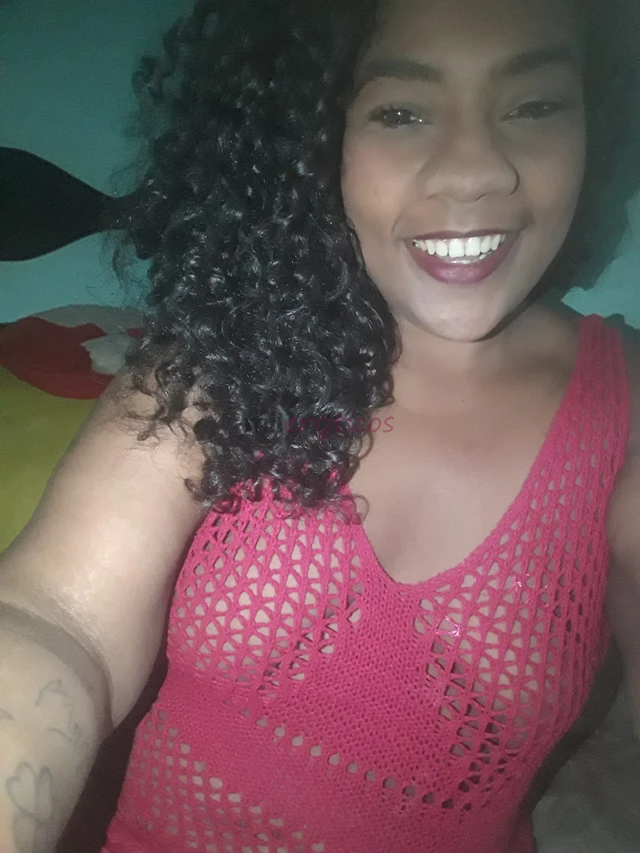 Oii tudo bem com voces bom meus amores sou morena cacheada baixinha tenho seios pequenos cintura fina bumbum grande coxas grossas sou fofinha adoro co...