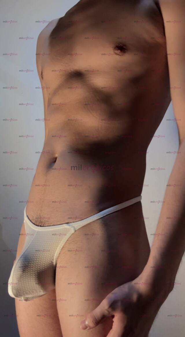 FOTOS DE JOVEN ESTUDIANTE, JUGUETÓN, NUEVO EN LA CIUDAD