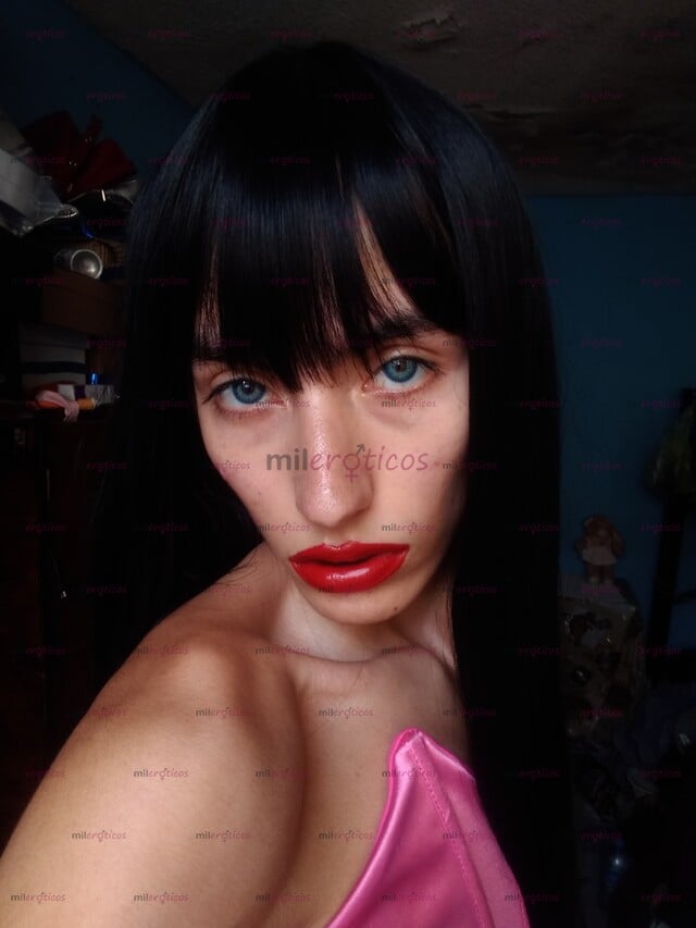 FOTOS DE OJOS AZULES . CHIQUILLA DE 21 AÑOS DE EDAD. TRABAJO LAS 24 HORAS DEL DÍA.