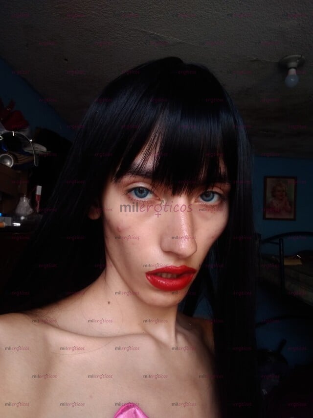 FOTOS DE OJOS AZULES . CHIQUILLA DE 21 AÑOS DE EDAD. TRABAJO LAS 24 HORAS DEL DÍA.