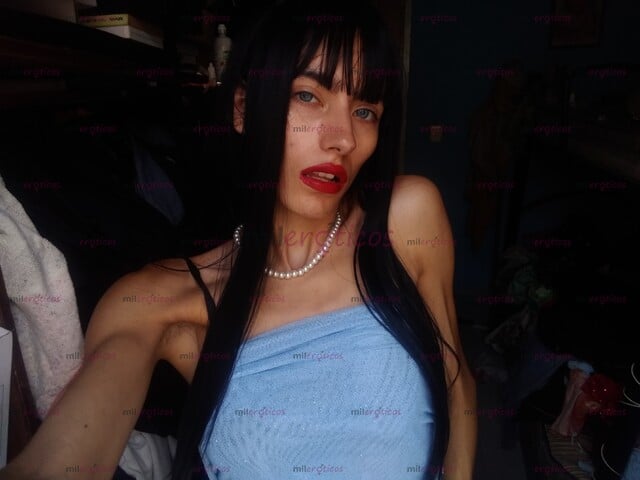 FOTOS DE OJOS AZULES . CHIQUILLA DE 21 AÑOS DE EDAD. TRABAJO LAS 24 HORAS DEL DÍA.