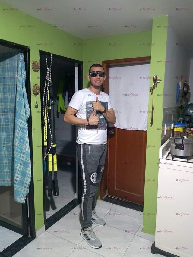FOTOS DE LLEGÓ ENRIQUE PARA COMPLACER A TODAS ESAS MUJERES HERMOSAS