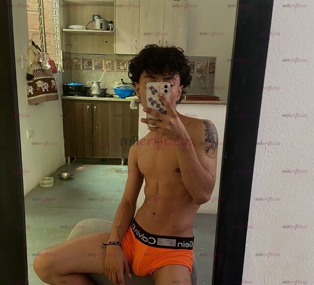 FOTOS DE POLLO RESERVADO CON GANAS DE CUMPLIR MUCHAS FANTASÍAS Y CON BUENA VERGA Y NALGA