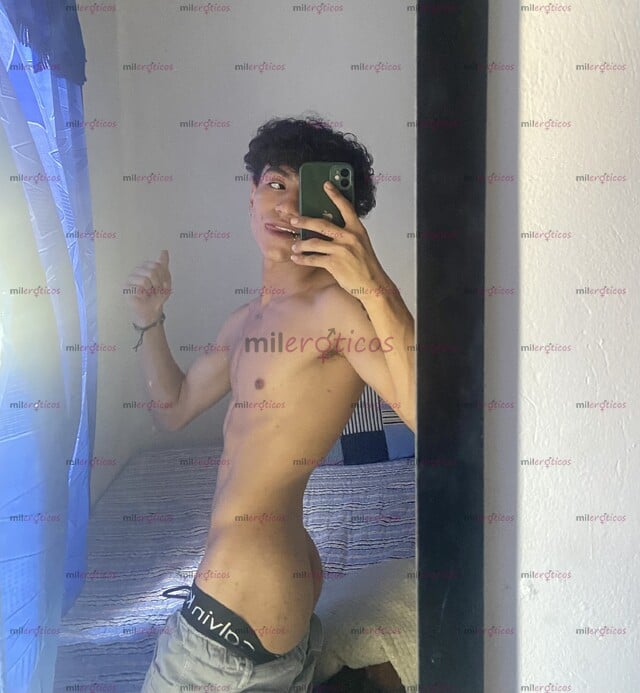 FOTOS DE POLLO RESERVADO CON GANAS DE CUMPLIR MUCHAS FANTASÍAS Y CON BUENA VERGA Y NALGA