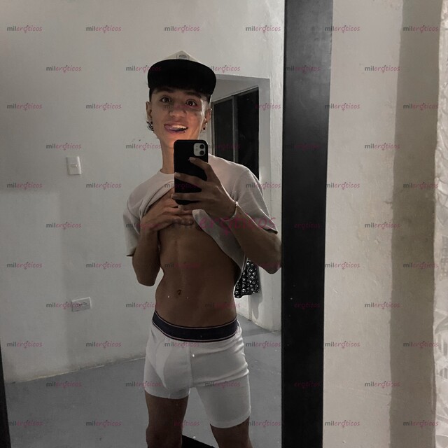 FOTOS DE POLLO RESERVADO CON GANAS DE CUMPLIR MUCHAS FANTASÍAS Y CON BUENA VERGA Y NALGA