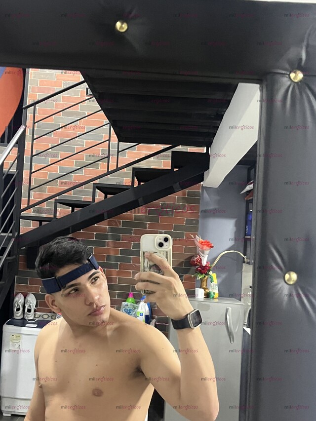 FOTOS DE SOY NUEVO EN LA CUIDAD DOTADO Y PINTA CON SITIO CON CUERPO DE ATLETA Y BAILARÍN