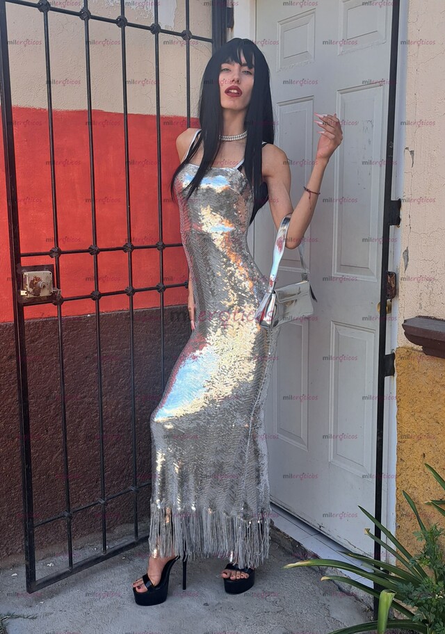 FOTOS DE OJITOS AZULES. NIÑA BONITA, CHIQUILLA DE 20 AÑOS. NIÑA TRANS