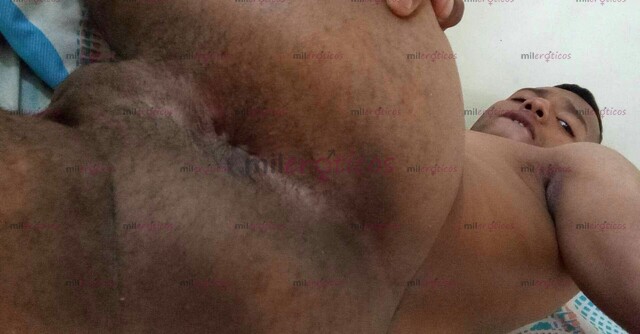 FOTOS DE MORENO ATRACTIVO DOTADO POTENTE ERECCIÓN LECHERO VERSATIL