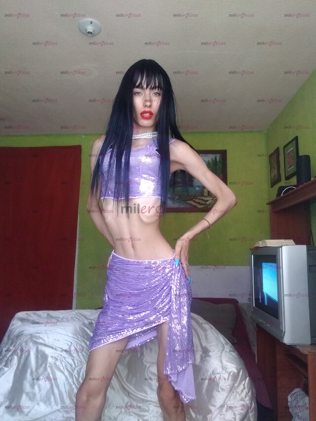 FOTOS DE OJITOS AZULES. NIÑA BONITA, CHIQUILLA DE 20 AÑOS. NIÑA TRANS