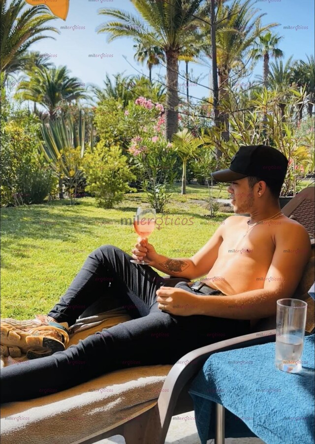 FOTOS DE JOVEN DISCRETO VARONIL DE VACACIONES MASAJE TANTRA RELAJANTE HAPPY