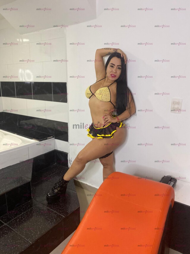 FOTOS DE SCORT VIP CON UNAS RICAS TETAS Y UNA COLA DELICIOSA ADICTA AL SEXO