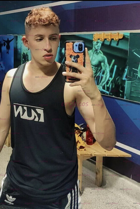 FOTOS DE VIDEOLLAMADA POLLO DE PASO POR LA CUIDAD DE CALI SERIO DISCRETO