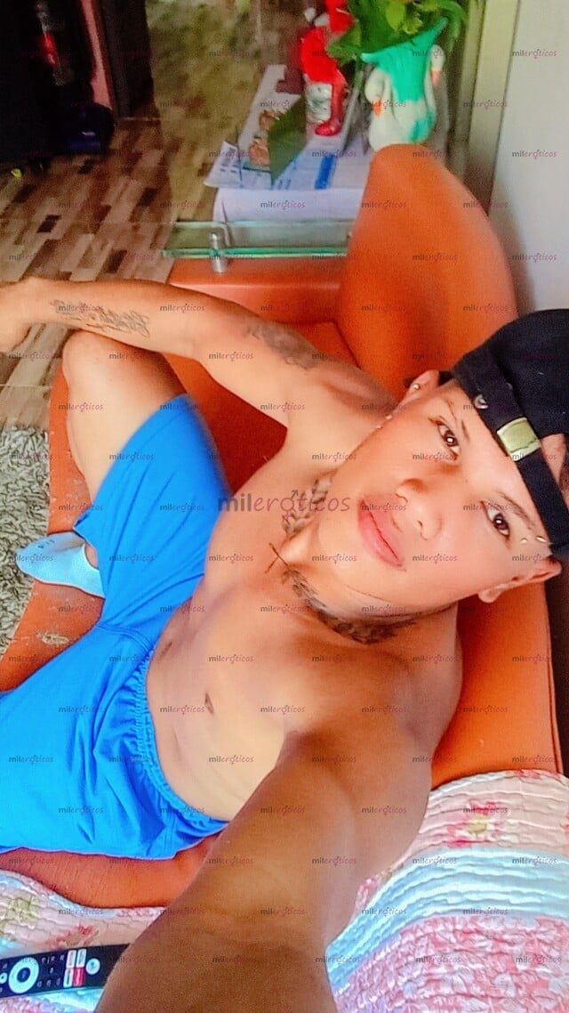 FOTOS DE MORENO SEXY PARTE CULO EN LA ORILLA DE LA PLAYA Y COMPLASE TUS FETICHES