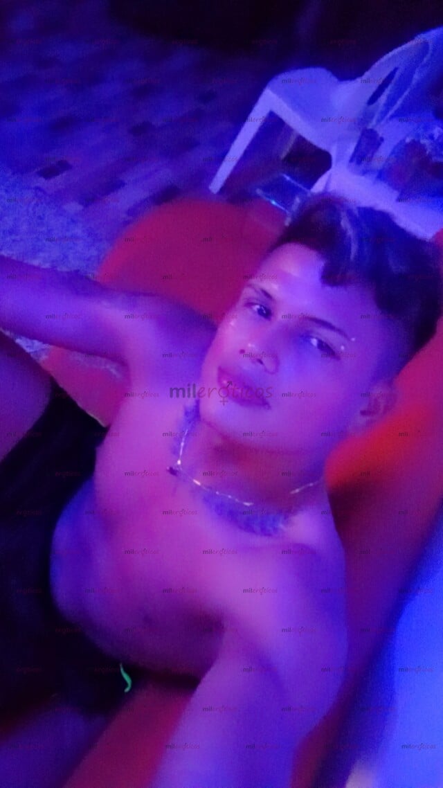 FOTOS DE MORENO SEXY PARTE CULO EN LA ORILLA DE LA PLAYA Y COMPLASE TUS FETICHES