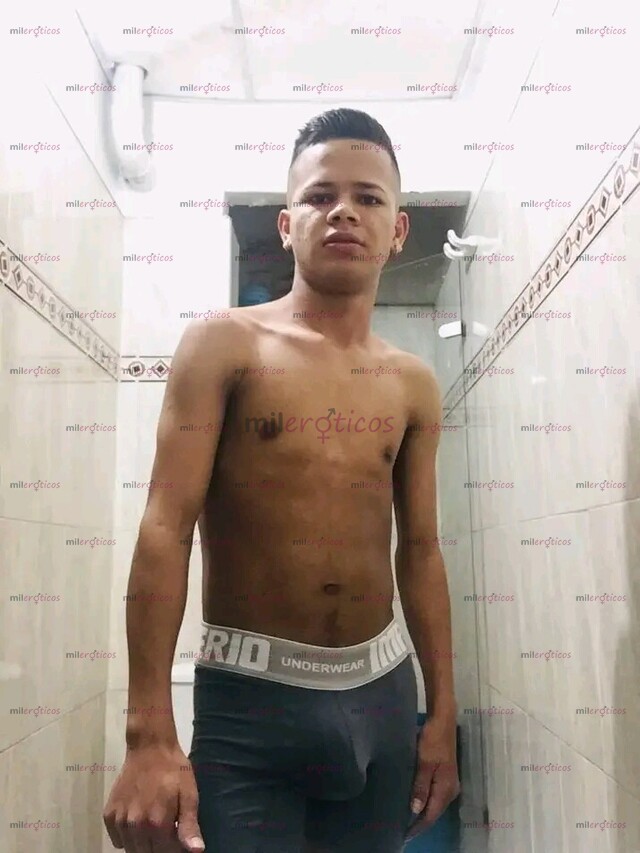 FOTOS DE JOVEN SERIO COMPLACIENTE DISCRETO DISPONIBLE CON SITIO PRIVADO