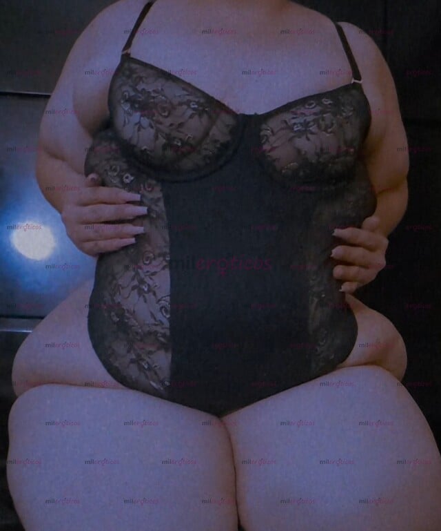 FOTOS DE RICA CURVY LISTA PARA TI ALTA BLANCA CADERONA NALGONA ESCRÍBEME TE CONTESTARÉ EN