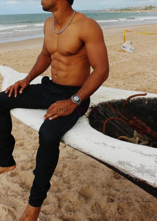 Ola sou felipe massagista esta em busca de uma verdadeira massagem entao mim chama e vamos agendar seu atendimento maravilhoso71984841316vou caprichar...