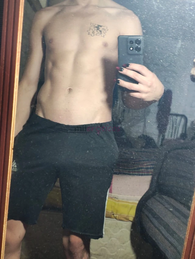 Joven argentino buscando generar ingresos no tengo problema con la edad si te gusta jovenes y morbosos llegaste al mejor lugar hablame sin problema y...