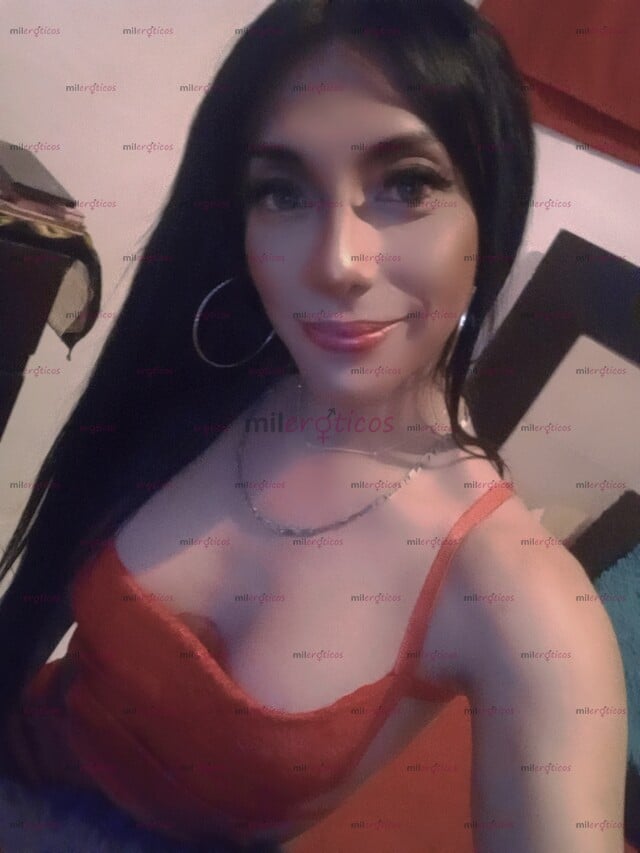 FOTOS DE TU SUMISA MORENITA SEXY ENTRONA FIESTERA. Y MUY CALIENTE