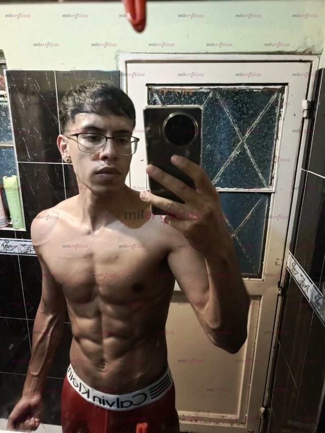 FOTOS DE HOMBRE ENÉRGICO QUE BUSCA DE COMPLACERTE