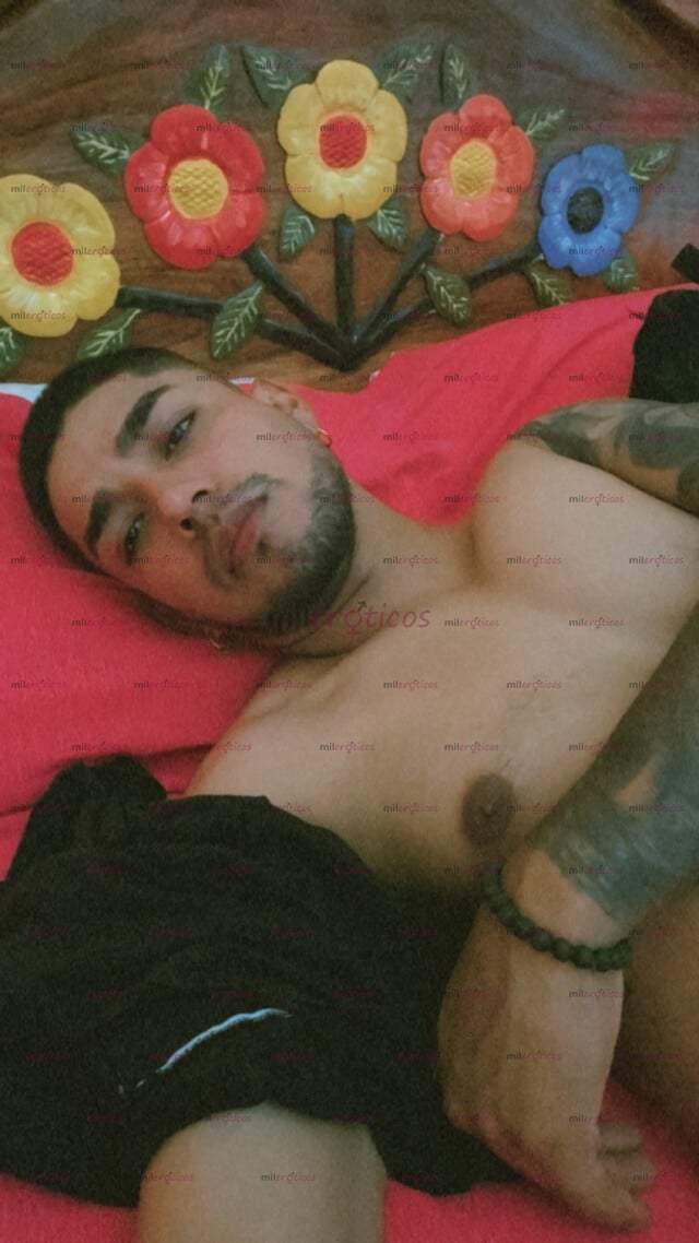 FOTOS DE HETERO COMPLACIENTE. DISPUESTO A EXPERIMENTAR Y CUMPLIR FANTASÍAS.
