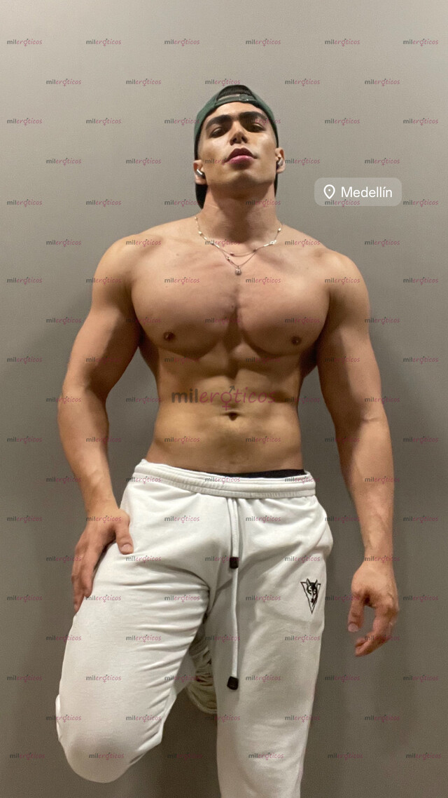 FOTOS DE JOVEN MODELODE GYM VERSÁTIL COMPLACIENTE 100%PAISA