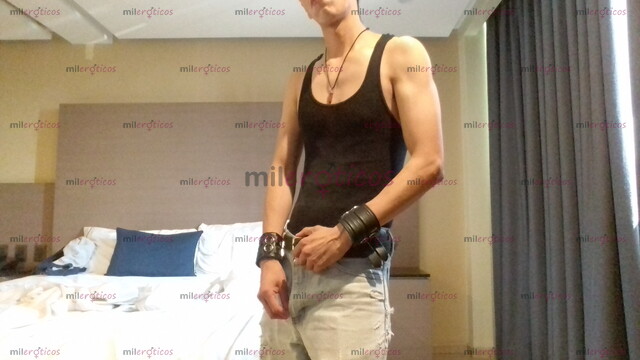 FOTOS DE FLACO POTENTE TE PENETRA RICO EN TU CAMA DE HOTEL